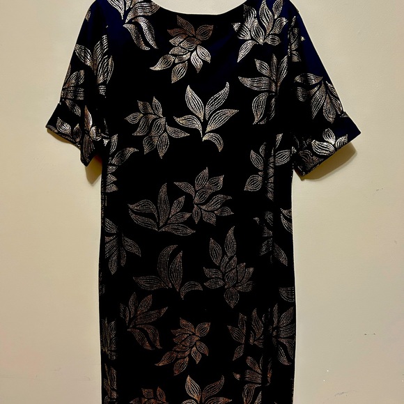 Karen Scott sport XL black and gold metallic design. - Picture 2 of 5